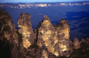 Three Sisters, Blue Mountains 
Photo Credit: David B. Simmonds - Tourism Australia