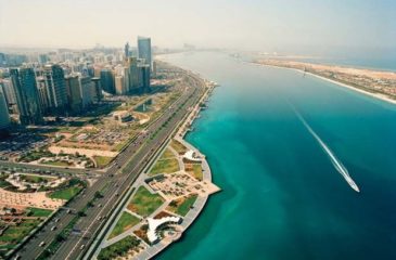 Corniche from above, Abu Dhabi 
Photo Credit: Abu Dhabi Tourism & Culture Authority