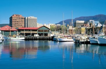 Hobart waterfront 
Photo Credit: Tourism Tasmania & Geoff Murray