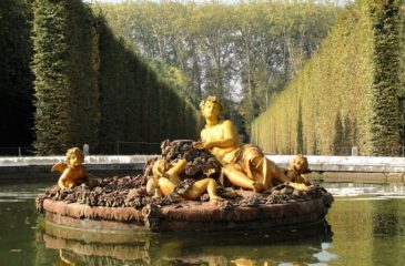 Flora Fountain, Versailles 
Photo Credit: Dmitriy Andreyev