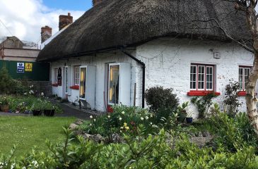 Charming thatch-roofed cottage in Adare // Esplanade Travel